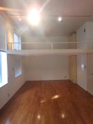 大きな窓から差し込む陽光が気持ちいいです。