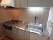 システムキッチン３口ガスコンロ付き